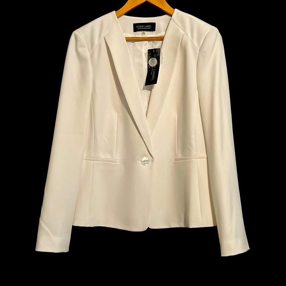 Black label: white blazer